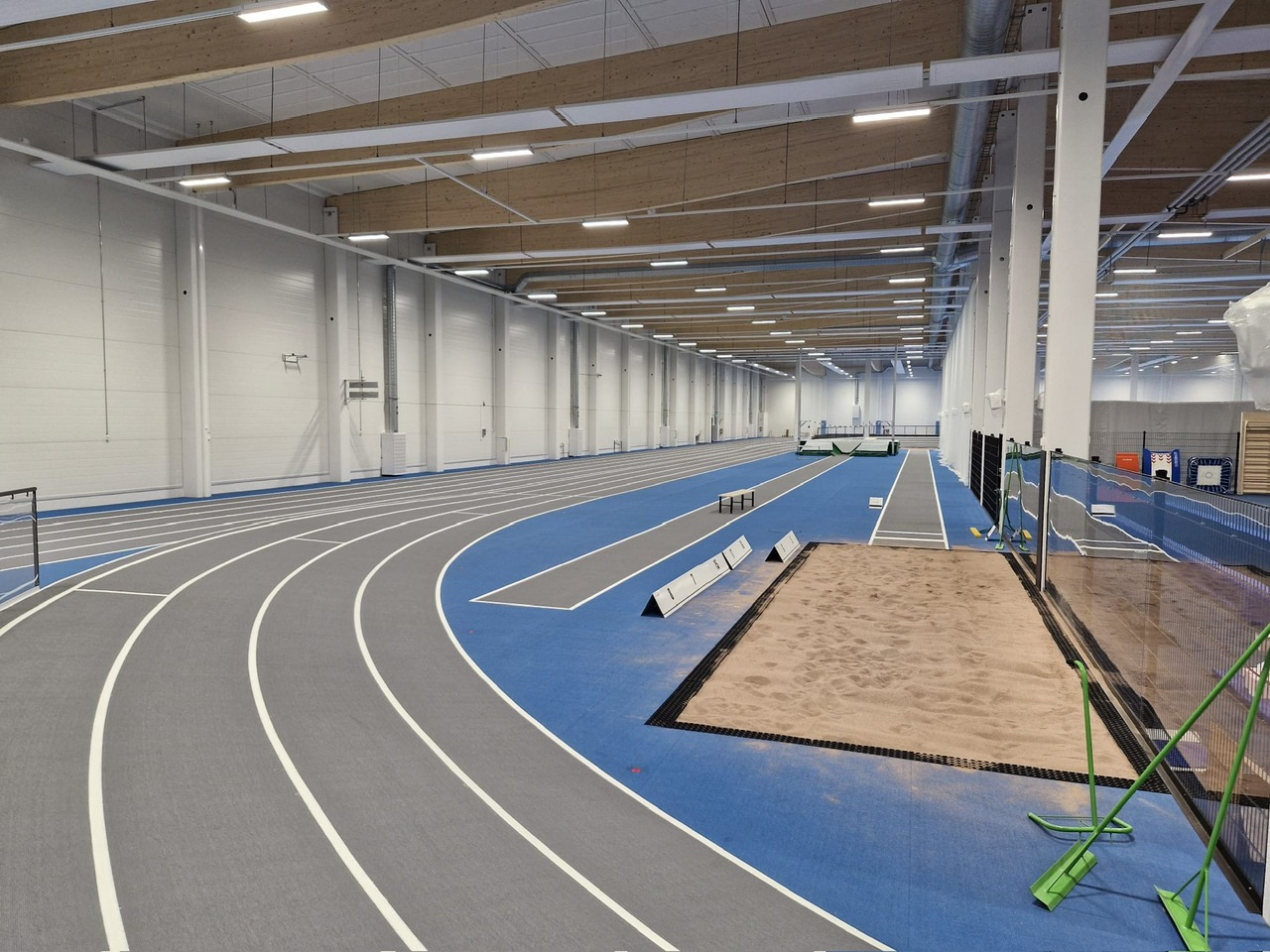 Keravan ja Sipoon uudessa Energia-areenassa vietettiin avajaisia ja avoimien ovien päivää – Yleisurheilu.fi