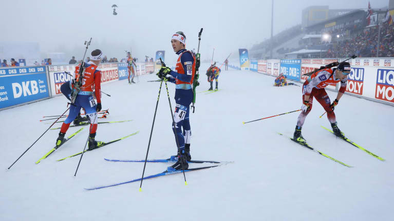 Tero Seppälä maalialueella Oberhofin takaa-ajossa.