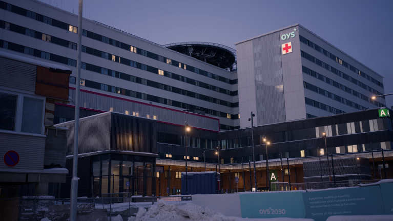 Oulun uusi valkoinen sairaalarakannus.