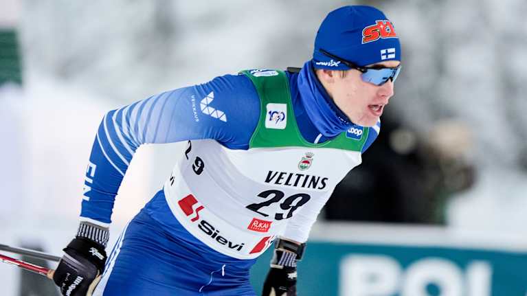 Niilo Moilanen Rukan sprintin karsinnassa 30.11.2024.