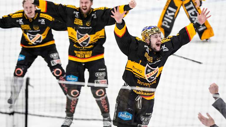 Filip Westerlund #6, KalPa, tekee 2-3-ratkaisumaalin jatkoajalla,