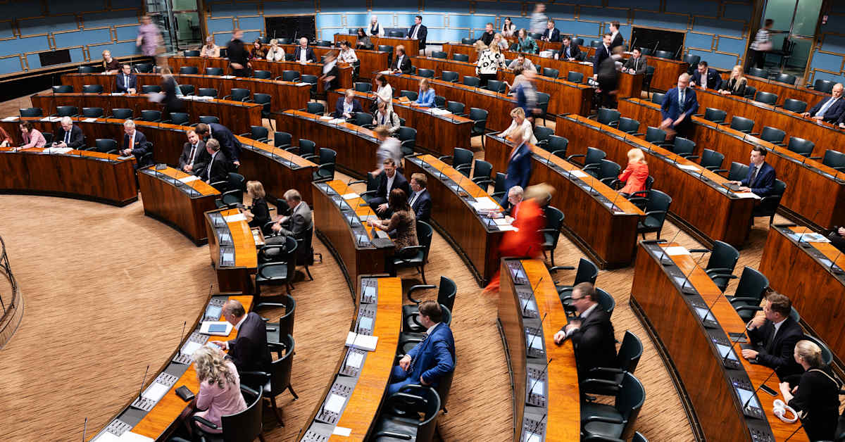 Kymmenen avustajaa kertoo Ylelle kohdanneensa epäasiallista kohtelua eduskunnassa | Politiikka