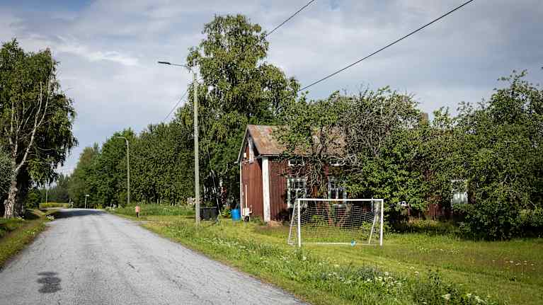 Talo maaseudulla.