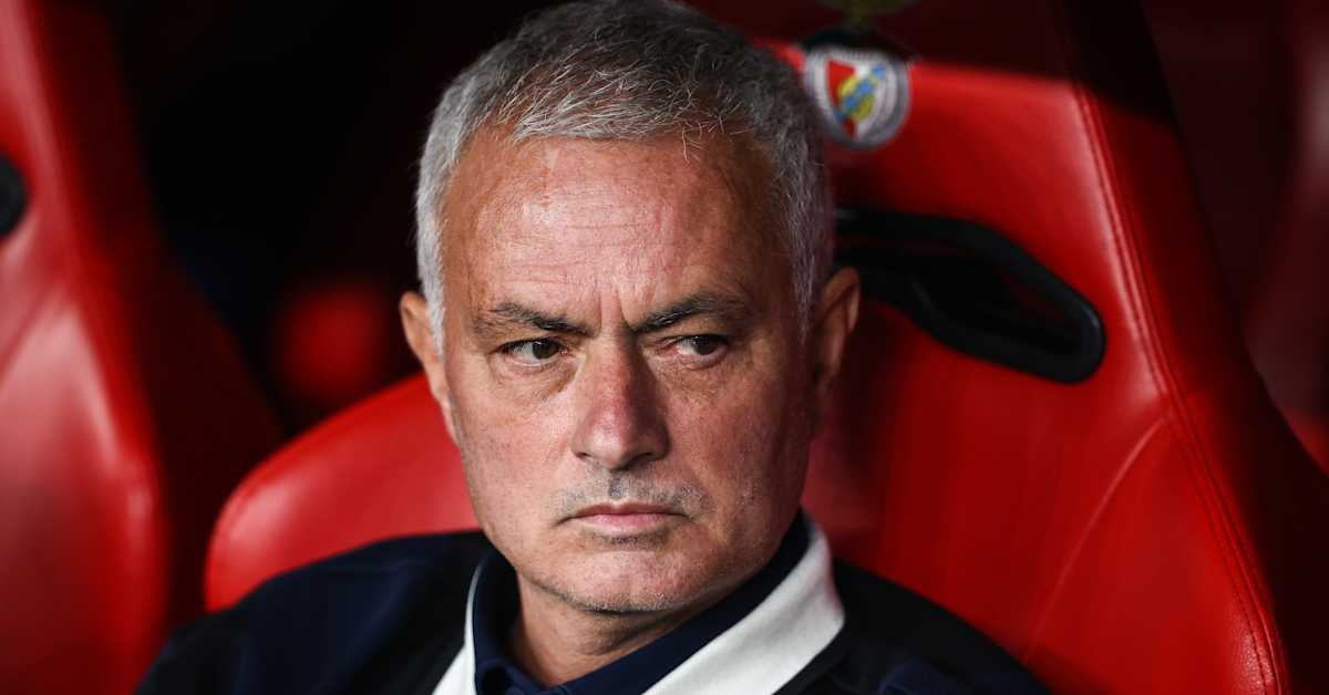 Kiukustunut José Mourinho vei pelaajansa yöksi treeni­keskukseen – ”Toivon, että eivät nuku ollenkaan” | Urheilua lyhyesti