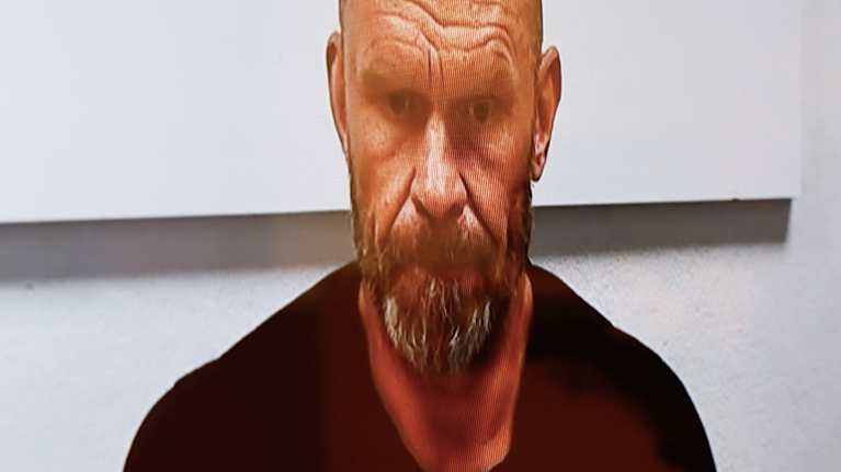 Jere Karalahti oikeudessa.