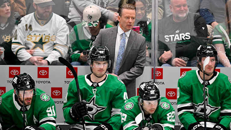 Glen Gulutzan kuvassa.