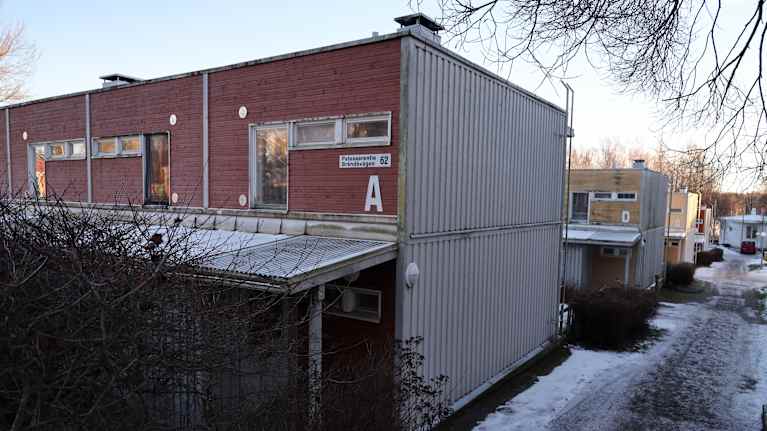 Vaasan Palosaarella Voasin vanhoja opiskelija-asuntoja.