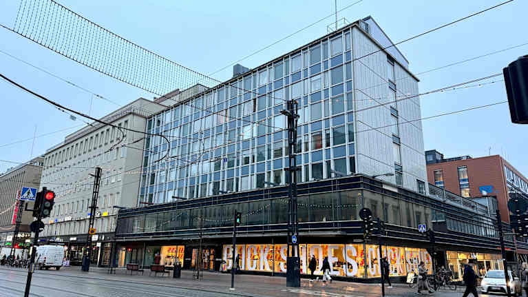 Tampereen Hämeenkadulla rakennuksia.