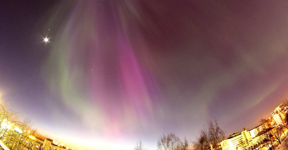 Revontulet ja yötaivaan tähti­näytökset saa kuvattua keskellä kaupunkiakin näillä vinkeillä | Varsinais-Suomi