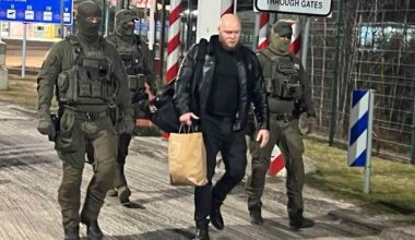 Vironvenäläiset vaikenivat, syynä näyttävät karkotukset – ”Narvasta tuli hiljentynyt kaupunki” | Ulkomaat