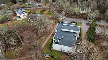 Meilahden kartano ja taidehalli ulkoa.