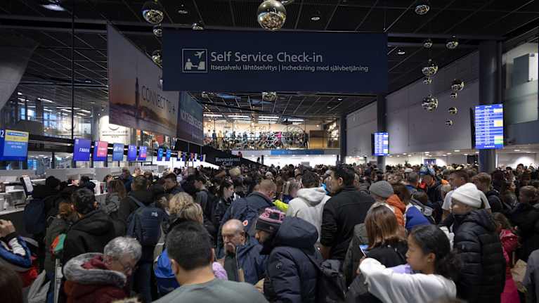 Tungos Rovaniemen lentokentällä.