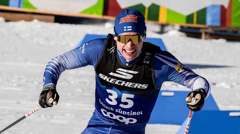 Iivo Niskanen hiihtää Tour de Skillä.