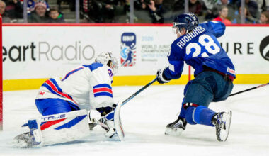 Ruotsi vain sekunneissa johtoon Suomea vastaan – Yle seuraa jääkiekon nuorten MM-kisojen välierää | Urheilu