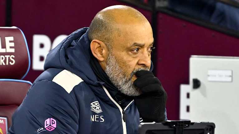 Päävalmentaja Nuno Espirito Santo West Hamin vaihtoaitiossa 6. tammikuuta 2026.