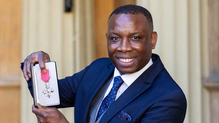 Leroy Rosenior sai vuonna 2019 MBE-arvonimen.