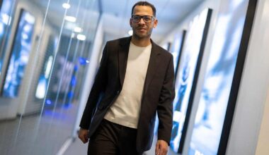 Valioliigassa hyvin harvinais­laatuinen valmentaja­palkkaus – Chelsean yllätys­valinta herättää liikutusta ja epäilyksiä | Urheilua lyhyesti