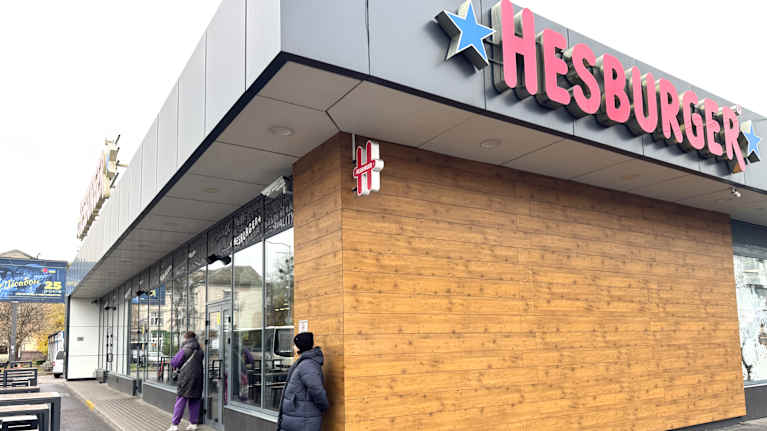 Kuvassa on ulkokuva Hesburger-ravintolasta Kiovassa marraskuussa 2025.