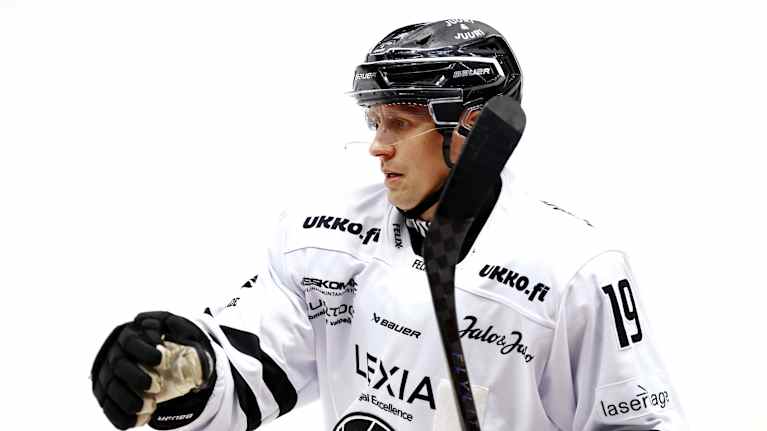 TPS:n Veli-Matti Savinainen.