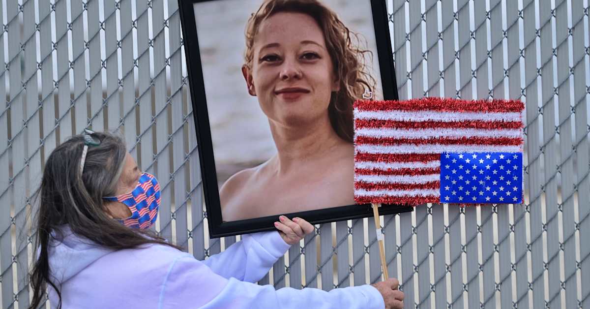 Tällainen oli Renee Nicole Good, jonka ICE-agentti ampui – nyt mielenosoittajat kantavat hänen kuviaan kaduilla | Ulkomaat