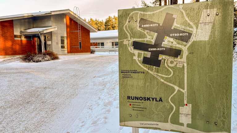 Hoivakoti Otso, kyltti ja julkisivu.