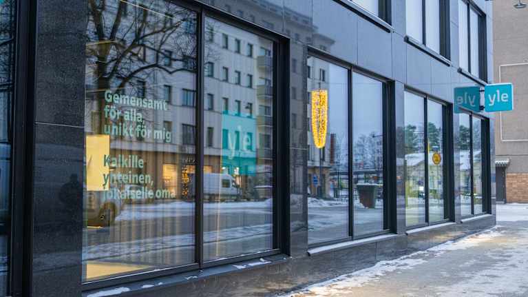 Ylen uudet toimitilat ulkoa kuvattuna.