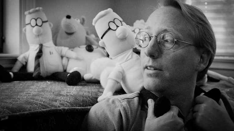 Scott Adams mustavalkoisessa kuvassa vuonna 1988.