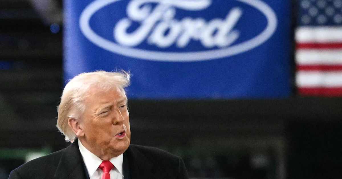 Trump näytti keskisormea häntä solvanneelle tehdastyöntekijälle | Uutisia lyhyesti