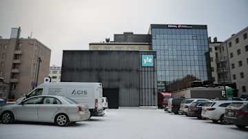 Ylen studio ja talo ulkokuvassa Vaasan keskustassa.