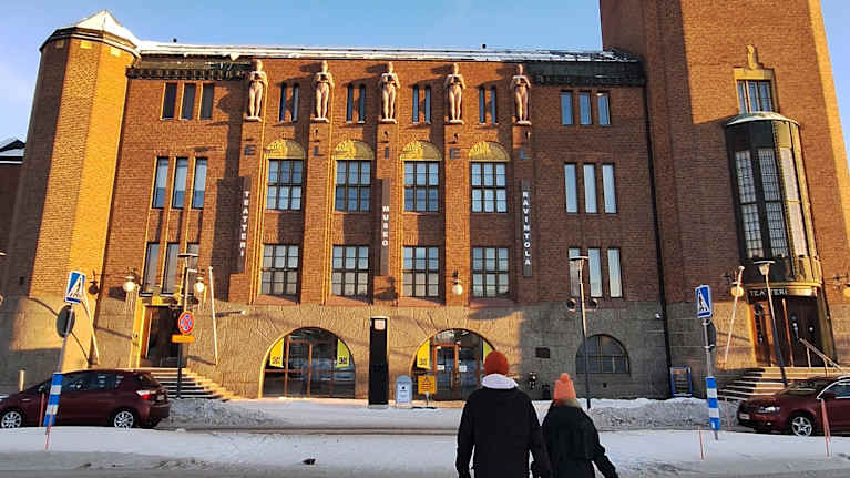 Joensuun kaupungintalossa toimivat museo Eliel, Joensuun kaupunginteatteri, lippu- ja museokauppa sekä ravintola.