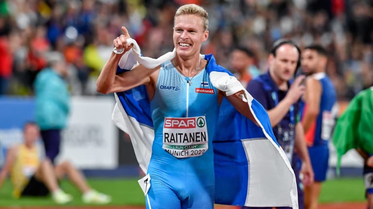 Topi Raitanen juhli Euroopan mestaruutta.