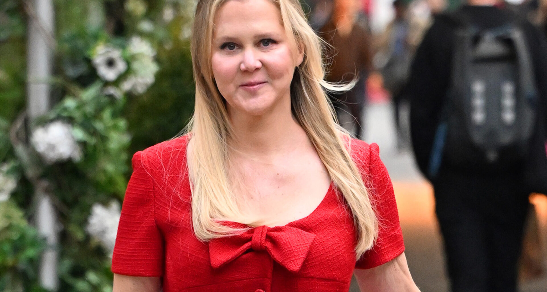 ”Vuosi 2026 on oman hyvinvoinnin vaalimisen vuosi” – Amy Schumer julkaisi bikinikuvia