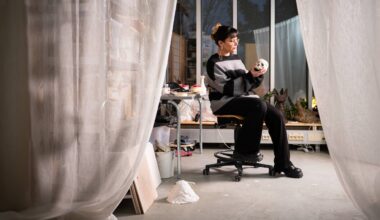 Kuvataiteilija Mariam Falailehia innostavat niin suomalainen kuin arabialainenkin kansanperinne, mytologia ja tarusto – KU