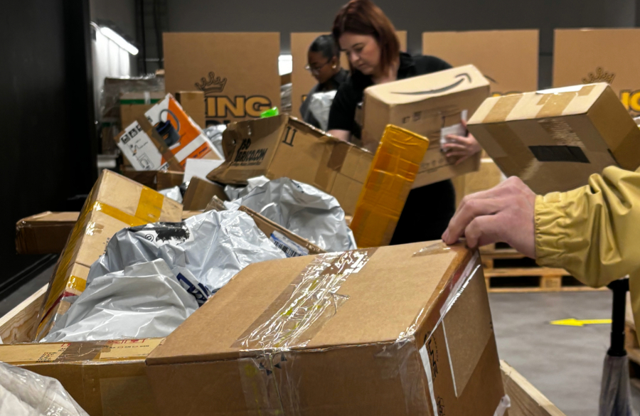 Postiin kadonneita mysteeripaketteja myydään Kampissa ensi viikolla