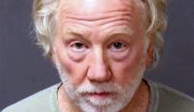 Aseistetut liittovaltion agentit mursivat West Wing -staran kodin oven järkyttävien syytösten jälkeen