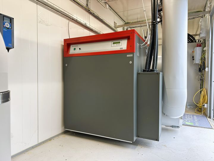 1%20MW%20s%E4hk%F6kattila%20tuottaa%20l%E4mp%F6%E4%20kaukol%E4mp%F6verkon%20tarpeisiin%20yhdess%E4%20vanhan%20hakekattilan%20rinnalla.