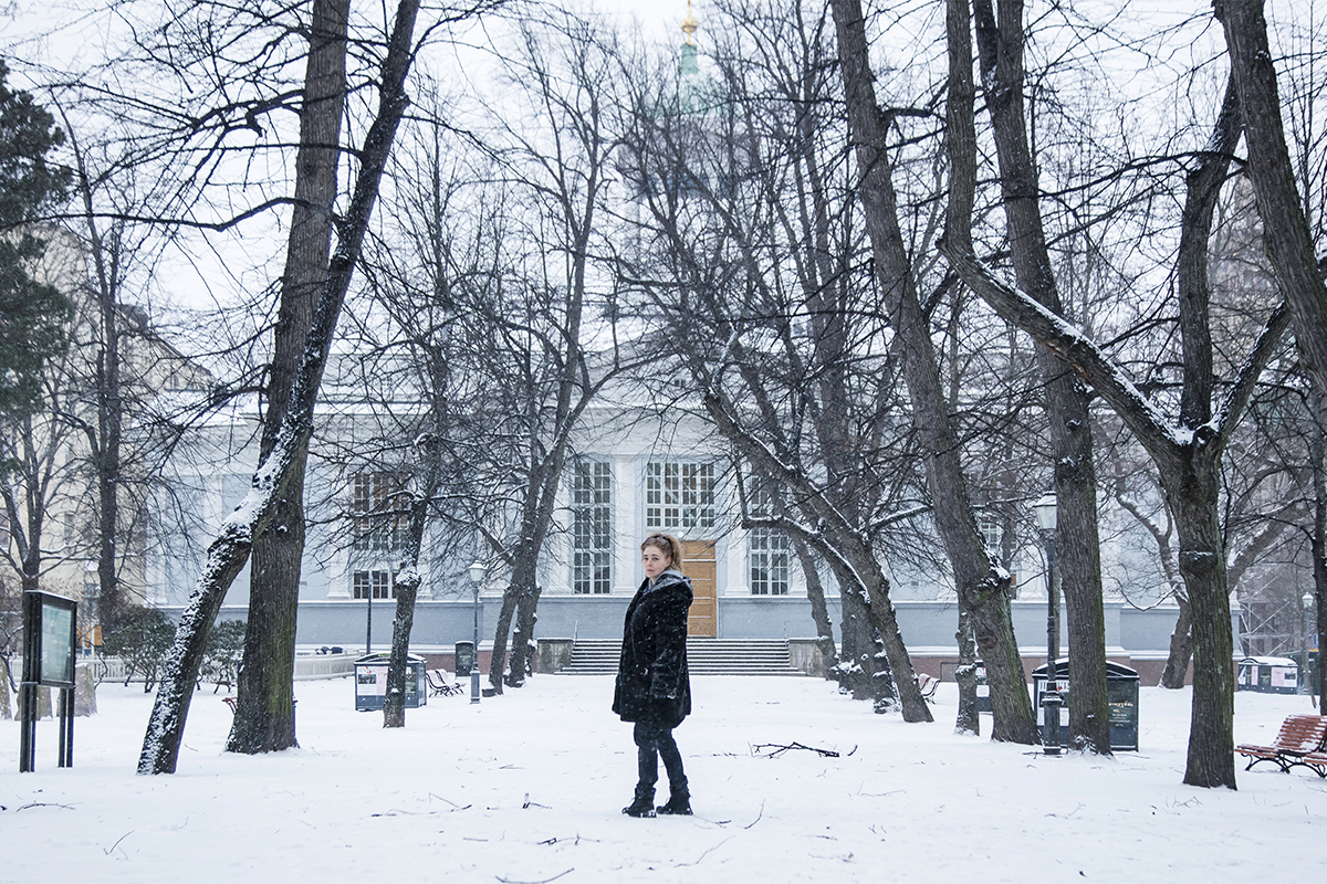 ”Vaikka on pandemioita, osa meistä jää eloon, ja me viemme elämää eteenpäin, ja vielä meidän jälkeemme elämä tulee jatkumaan”, sanoo Jessica Edén. Kuva: Sirpa Päivinen