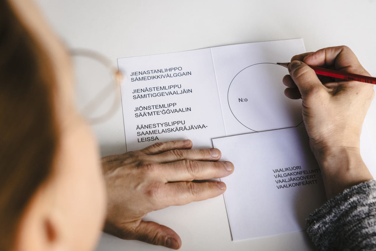 Vuoden 2023 saamelaiskäräjävaalit jouduttiin uusimaan seuraavana vuonna lakirikkeiden takia.