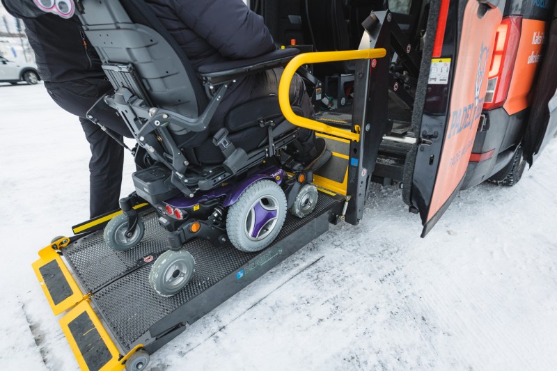 Sosiaali- ja terveydenhuollon kuljetuspalveluihin oikeutetut asiakkaat tilaavat kuljetuksen uudesta numerosta 1.2.2026 alkaen Keski-Suomen hyvinvointialueella