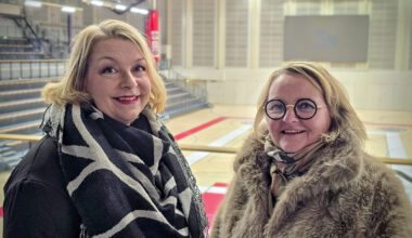 Myyntipäällikkö Sari Kullanmäki ja messukoordinaattori Päivi Virtanen toivottavat vieraat tervetulleeksi Salon Messuille Salohalliin.