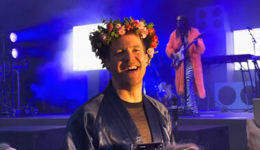 Olavi Uusivirran naurukohtaus katkaisi Muumit-lukumaratonin – tytär otti tilanteen haltuun