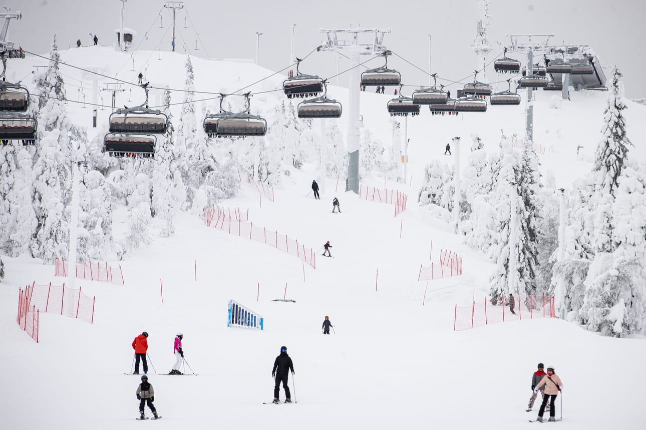 Jouluviikko ja uusi vuosi oli Rukan hiihtopäivissä jonkin verran vilkkaampi kuin vuosi sitten. Rukan laskettelurinteillä oli parhaimpina päivinä yli 8 000 laskettelijaa, joka on verrattavissa pääsiäisen huippupäiviin.
