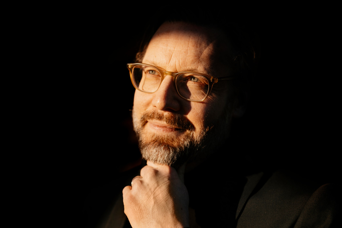 Kirjailija Joel Haahtela on Kirkko ja kaupungin uusi kolumnisti, joka aikoo kirjoittaa muun muassa hengellisyydestä, yhteiskunnasta ja psykologiasta.