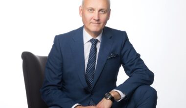 "Kun on näissä liemissä itsensä keittänyt, ei osaa enää kuvitella muunlaisia töitä"