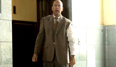 Nyt ilmaiskatselussa: Teinitoimittaja ratkoo outoa koulumysteeriä – räväkkänä rehtorina Bruce Willis