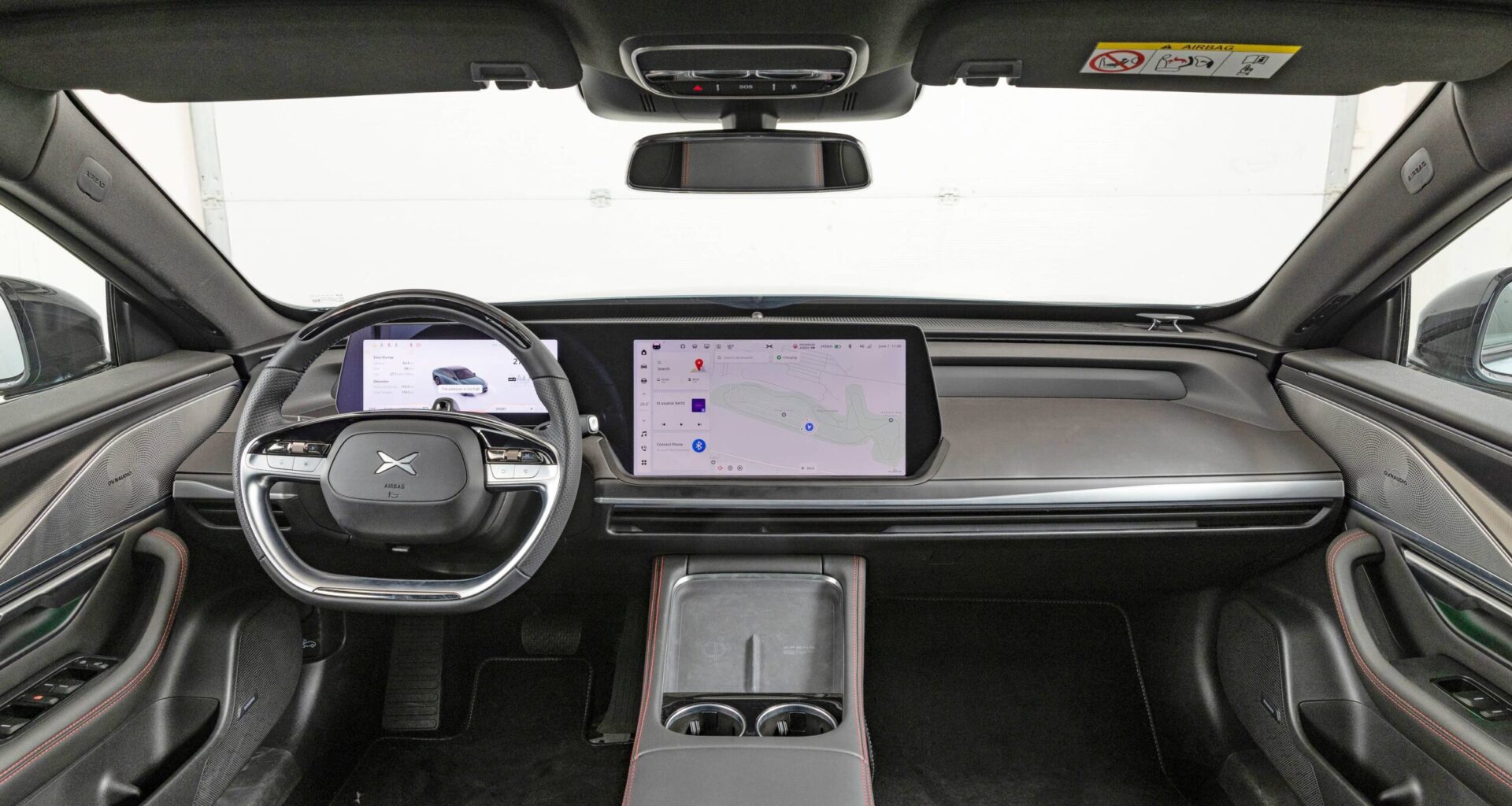 Isot kosketusnäytöt autoissa ovat vaarallisia – mitä ongelmalle voi tehdä?