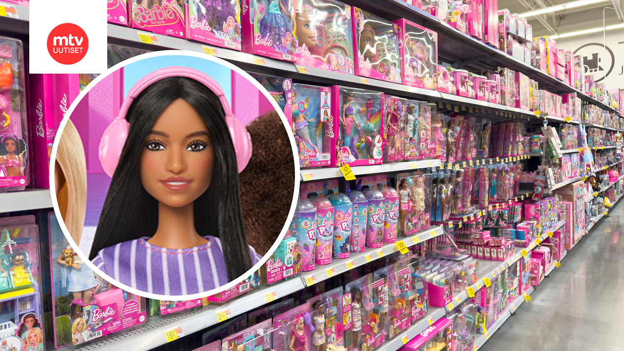 Uudella Barbiella on melua vaimentavat kuulokkeet aistiärsykkeiden välttämiseksi.