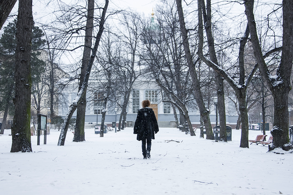 ”Vaikka on pandemioita, osa meistä jää eloon, ja me viemme elämää eteenpäin, ja vielä meidän jälkeemme elämä tulee jatkumaan”, sanoo Jessica Edén. Kuva: Sirpa Päivinen