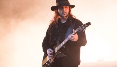 Tarina siitä, kuinka System of A Down -kitaristi päätyi soittamaan Metallicaan vuosituhannen alussa