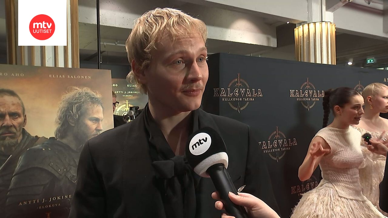 Näyttelijä Elias Salonen herkistyi punaisella matolla